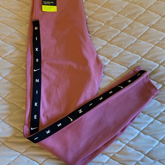 Logo Ribbon Nike Leggings NEW WITH TAGS - Picture 9 of 9